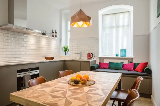 conscious design interiors zarattini berlin kueche kitchen metro fliesenspiegel