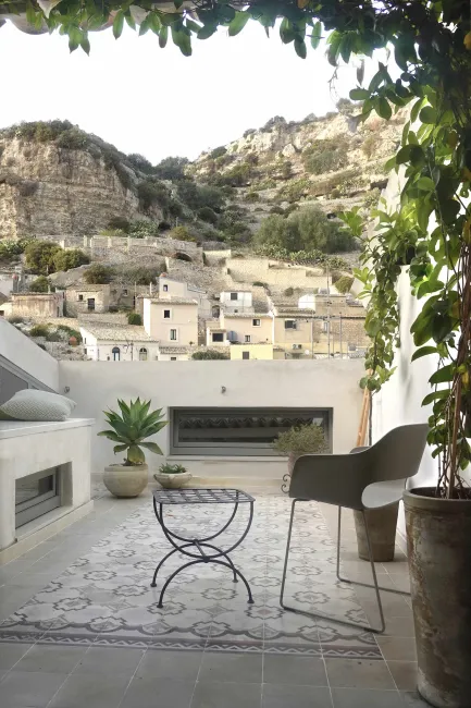 1_Scicli-House-Sicily-terrace_1_consciousdesign_interiordesign.jpg