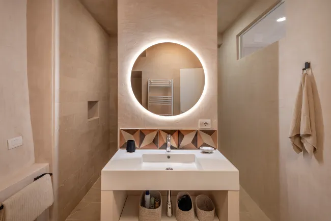 Bathroom_vanity_nature_stone_beige scicli